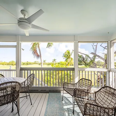 Paradise Point By Avantstay Golf Course Living